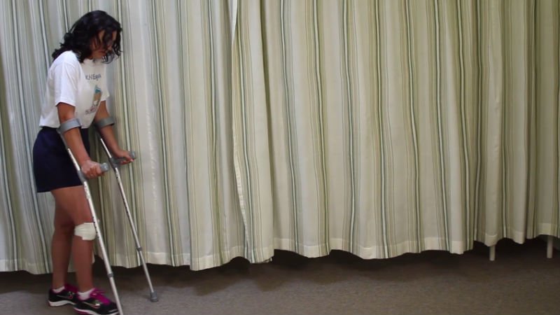 crutches_01_800x450.jpg